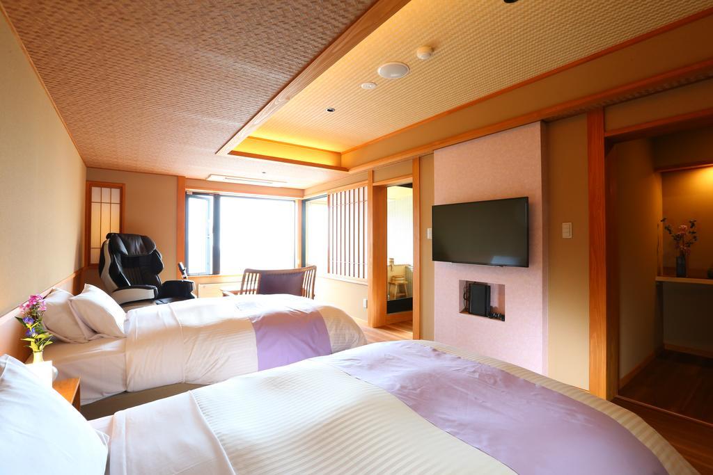 Hotel Higashidate Яманучи Екстериор снимка