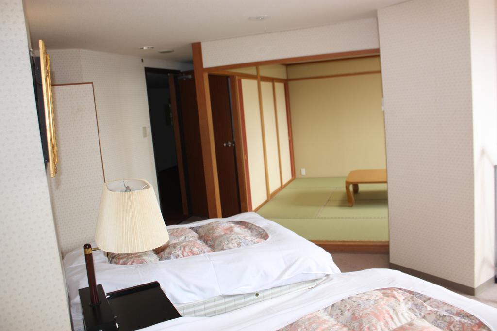 Hotel Higashidate Яманучи Екстериор снимка