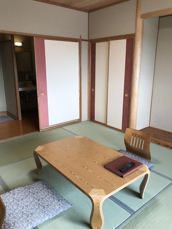 Hotel Higashidate Яманучи Екстериор снимка