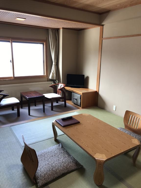 Hotel Higashidate Яманучи Екстериор снимка