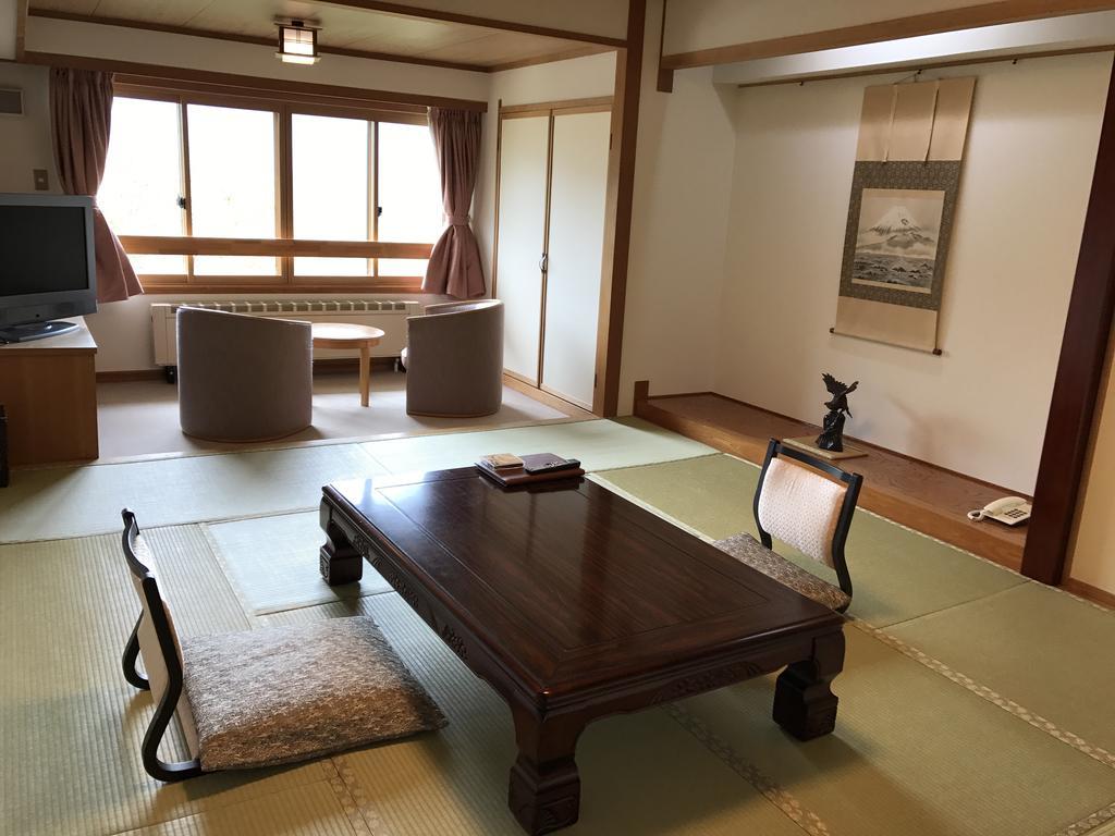 Hotel Higashidate Яманучи Екстериор снимка
