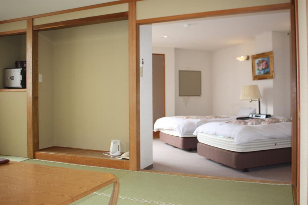 Hotel Higashidate Яманучи Екстериор снимка